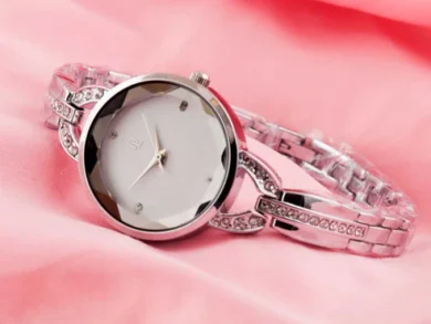 Luxurious Sparkling Women’s Watch with Crystal Dial
