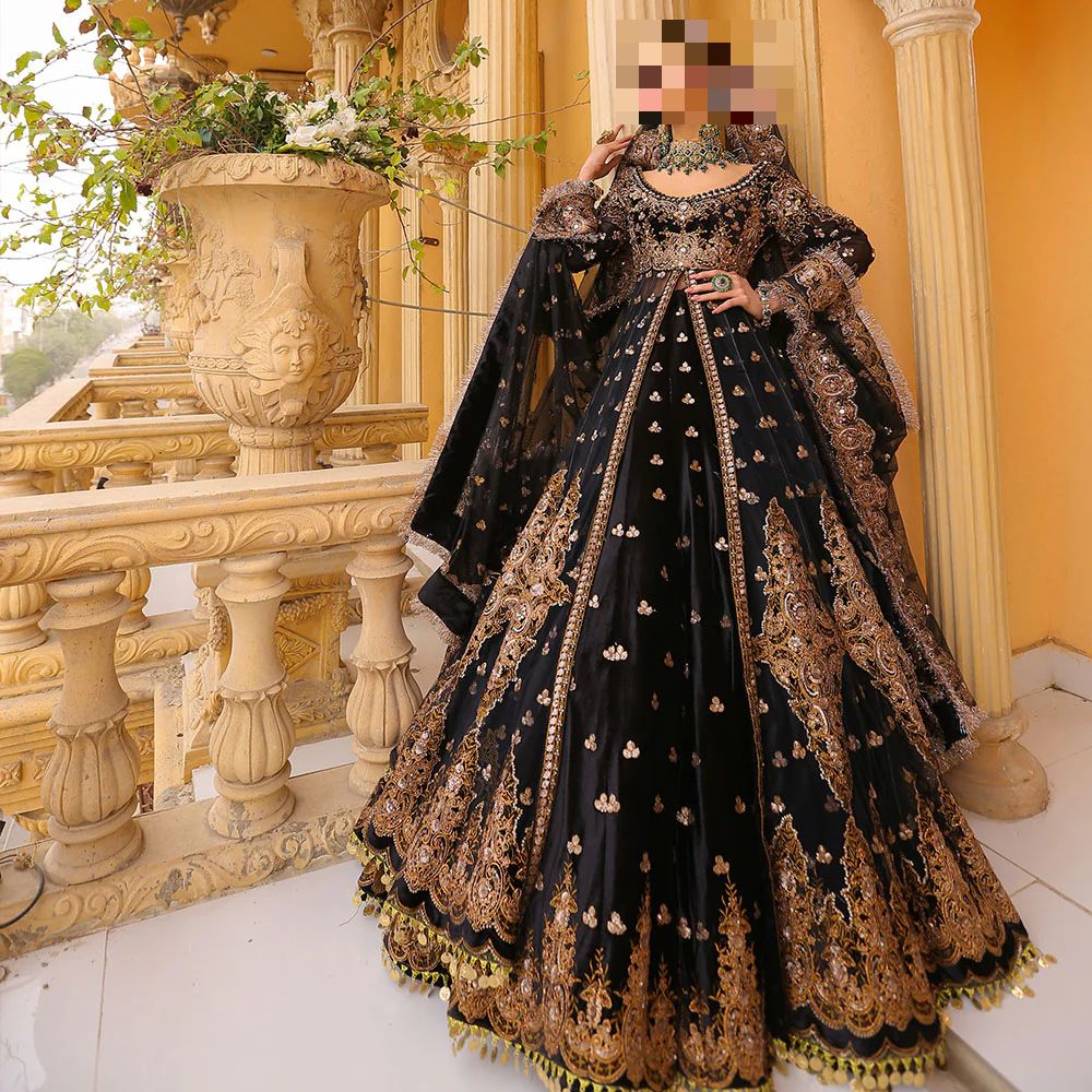 Ayesha’s Black & Antique Gold Wedding Ayesha’s Black & Antique Gold Wedding